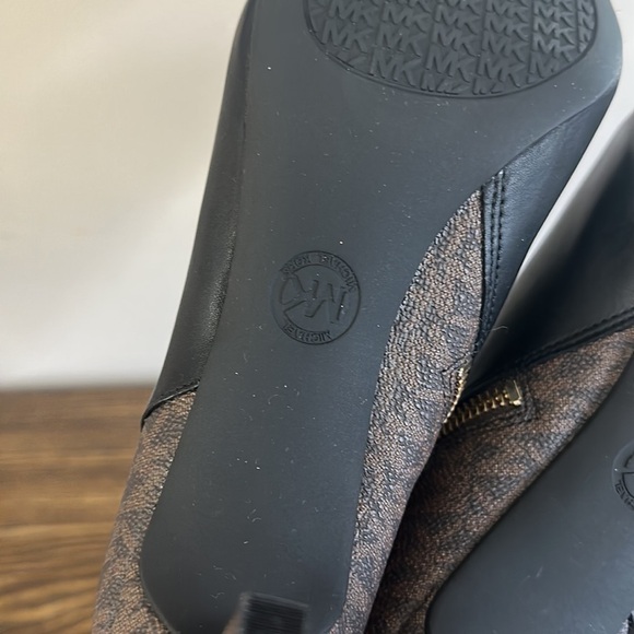 NEW Michael Kora Alina Flex Logo Ankle Bootie - Picture 7 of 8